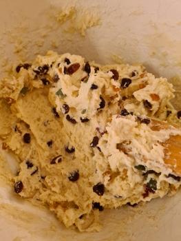 Těsto by mělo mít mazlavou konzistenci. 