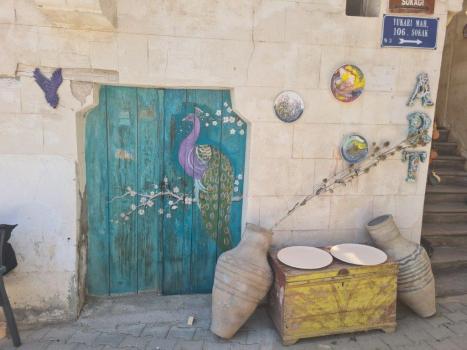 V městečku Avanos si lidé různě zdobí dveře. 