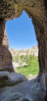 Výhled z jedné z kaplí v Göreme Open Air Museu. 
