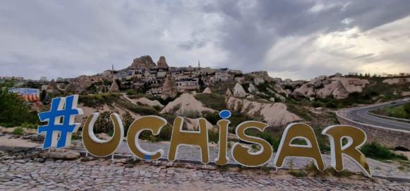 Vítá vás městečko Uchisar. 