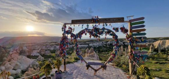 Srdce jsou na vyhlídkách v Kappadokii často k vidění.